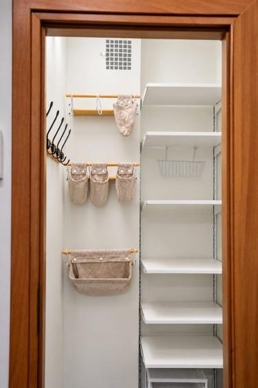 Apartament cu 3 camere semidecomandat, mobilat în Titan