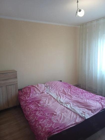 Apartament cu 3 camere decomandat în Exterior Vest