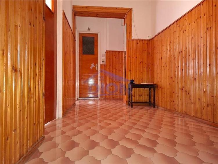 Apartament 3 camere, decomandat, Piata Sfanta Vineri - 10