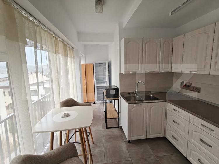 Apartament cu 3 camere decomandat, mobilat în Gruia