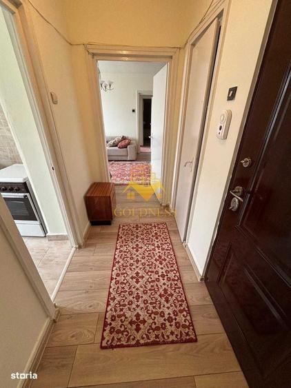 Apartament cu 3 camere semidecomandat în Horea