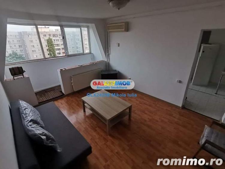 Apartament cu 3 camere semidecomandat în Drumul Taberei