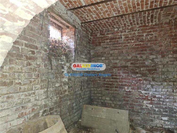 Casă cu 4 camere cu Garaj în Unirii