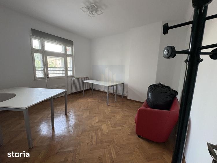 Casă cu 9 camere cu Teren 300 Mp în Eminescu