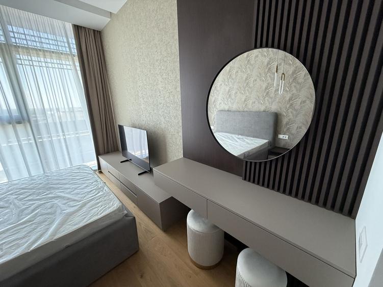 Apartament cu 3 camere semidecomandat, mobilat în Nord