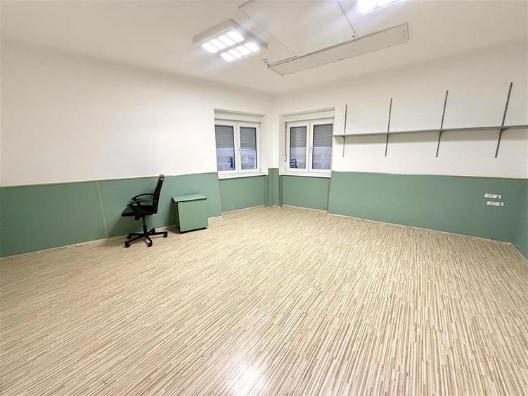 Casă individuală cu 13 camere cu Teren 275 Mp în Carierei