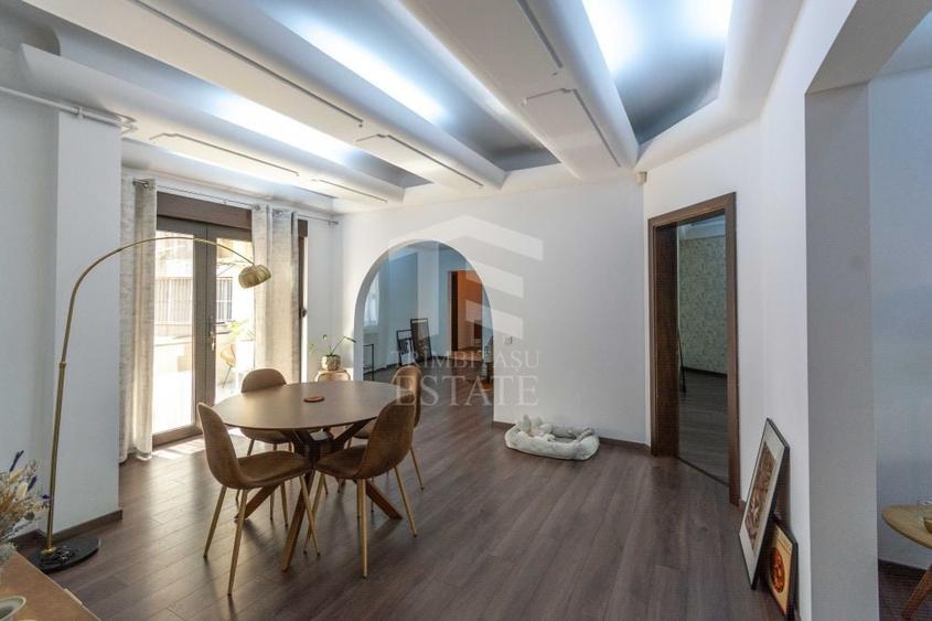 Apartament cu 4 camere semidecomandat în Arcul de Triumf