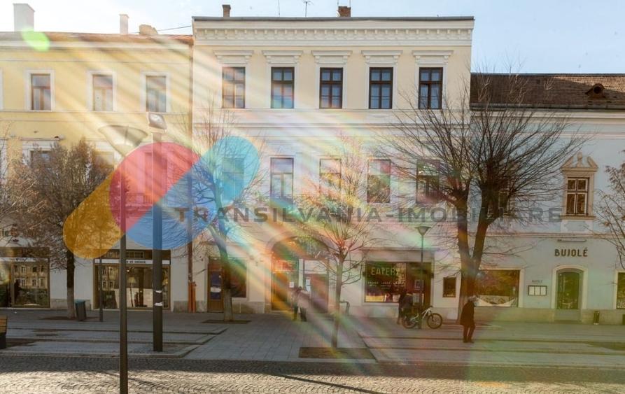 Apartament cu 3 camere decomandat, mobilat în Central