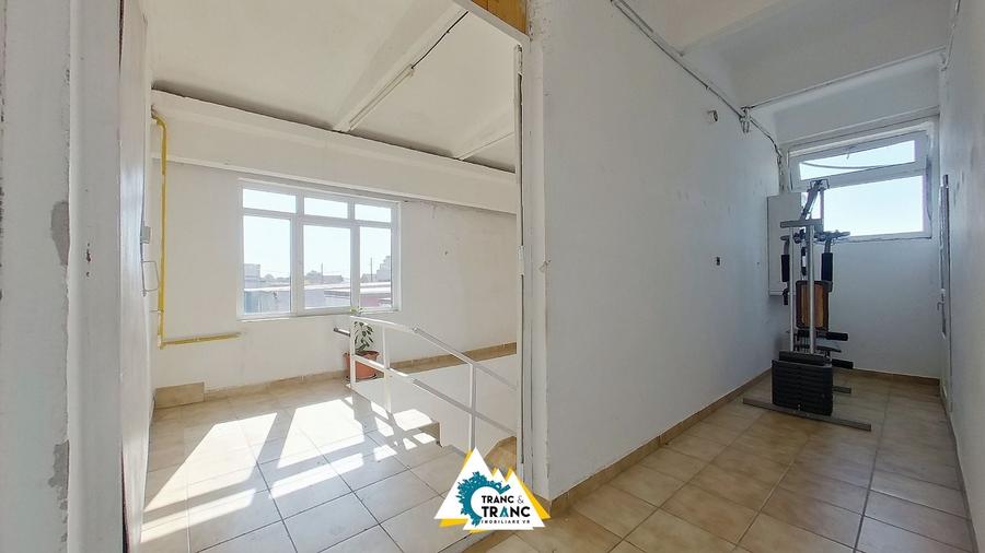 Birou, de 460 mp, în Sânnicolau Mic