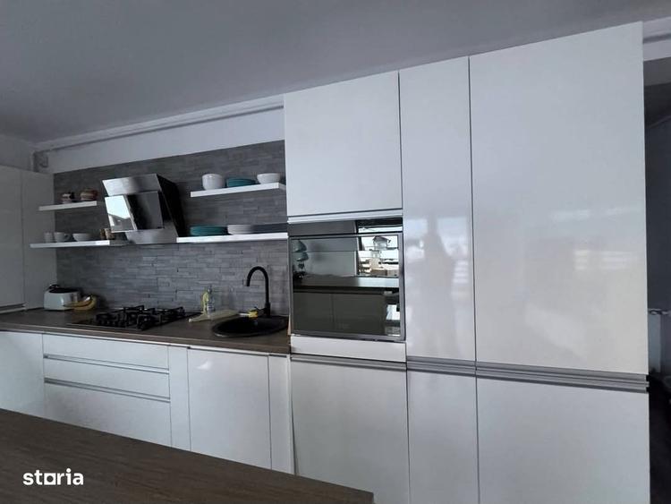 Apartament cu 3 camere în Tractorul