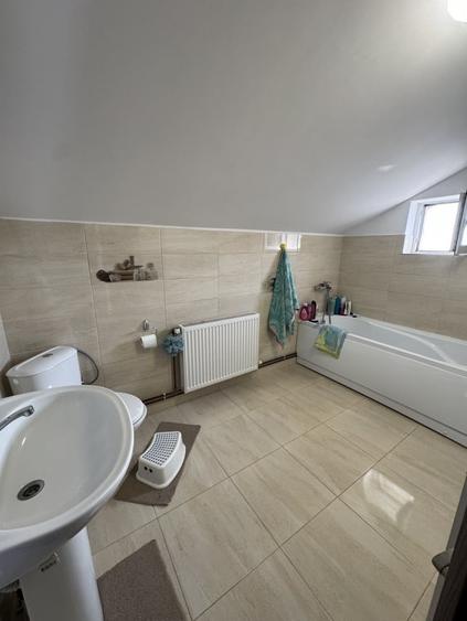 Casă individuală cu 5 camere cu Teren 470 Mp în Blejoi