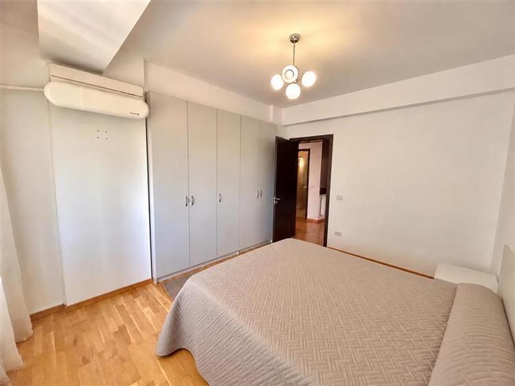 Apartament cu 4 camere decomandat în Șoseaua Nordului