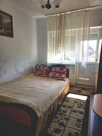 Casă individuală cu 8 camere cu Canalizare în Sânmartin