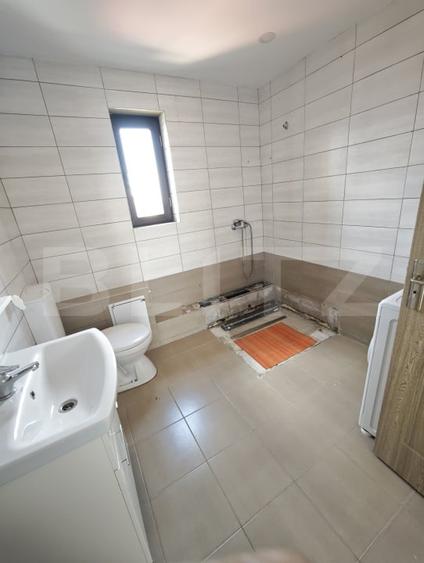 Apartament cu 3 camere semidecomandat, mobilat în Ghimbav