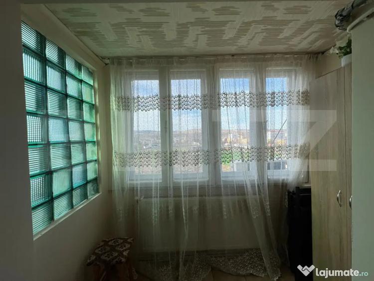 Apartament cu 3 camere semidecomandat în Central
