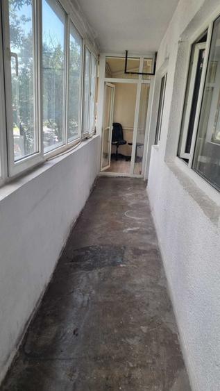 Apartament cu 3 camere semidecomandat în Veteranilor
