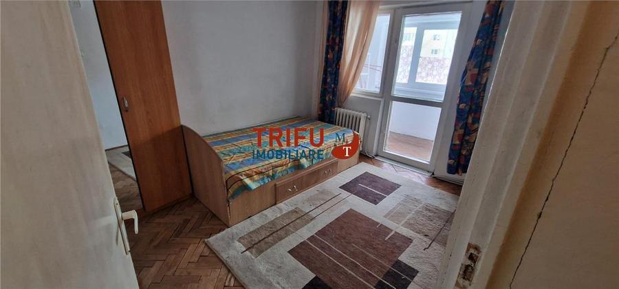 Apartament cu 3 camere decomandat, mobilat în Cetate