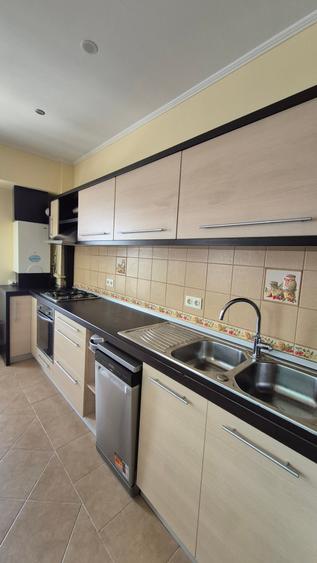 Apartament cu 3 camere decomandat în Barbu Văcărescu