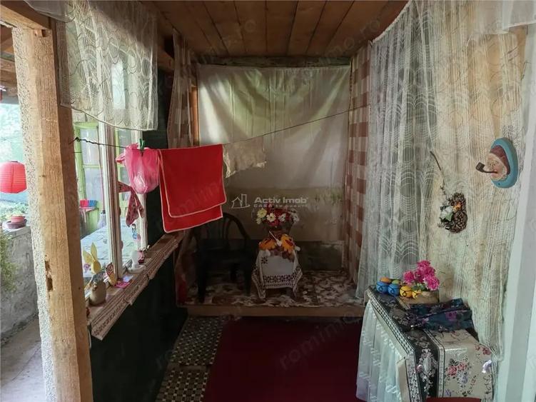 Casă cu 4 camere cu Teren 160 Mp în Anina