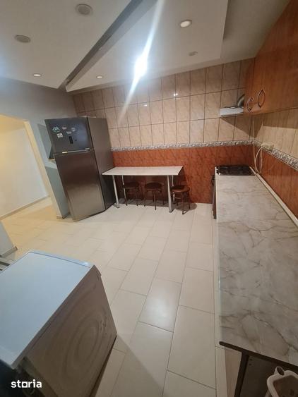 Apartament cu 3 camere semidecomandat în Militari