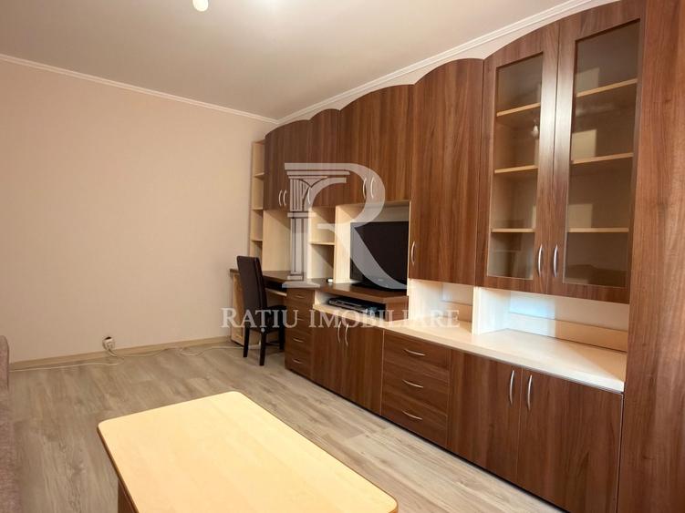 Apartament cu 2 camere semidecomandat, mobilat în Decebal
