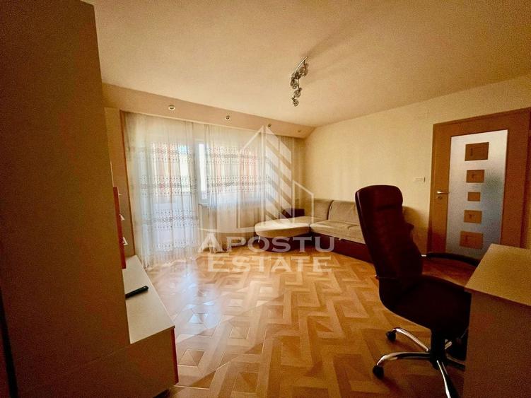 Apartament cu 3 camere decomandat, mobilat în Aradului