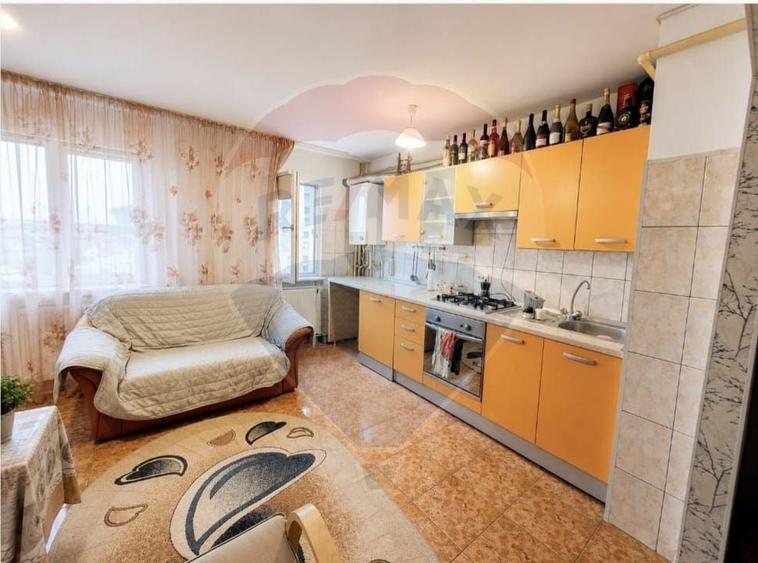 Apartament cu 3 camere semidecomandat, mobilat în Narcisa