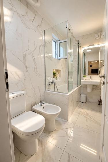 Apartament 2 camere de lux, etaj 8/10 cu lift, Str. Sovata Vedere spre Cris