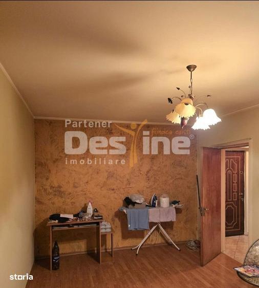 Apartament cu 3 camere decomandat, mobilat în Tei