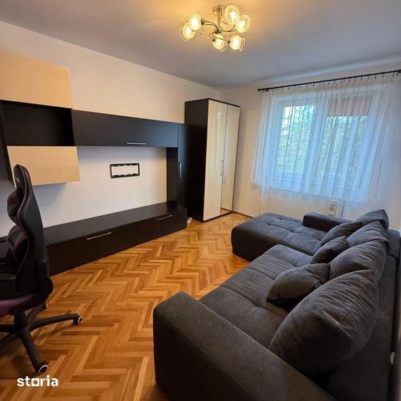Apartament cu 3 camere semidecomandat în Săsar