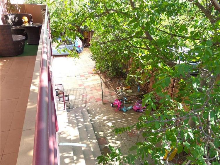 Casă individuală cu 10 camere cu Canalizare în 9 Mai