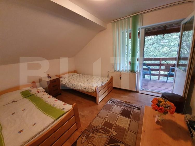 Casă individuală cu 6 camere cu Teren 2500 Mp în Exterior Vest