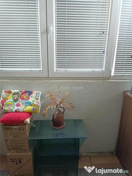 Apartament cu 3 camere semidecomandat, mobilat în Progresul
