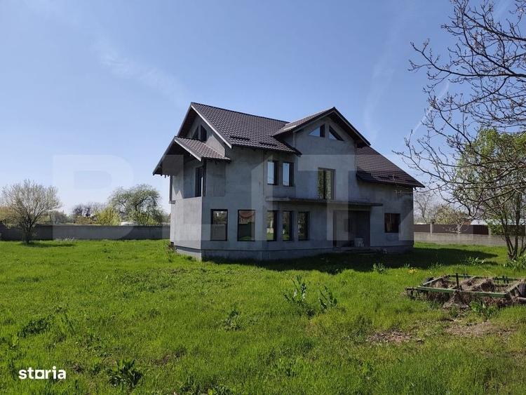 Casă cu 4 camere în Plopu