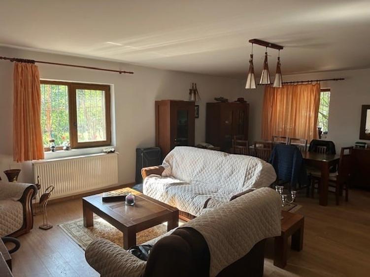 Casă individuală cu 6 camere cu Teren 4500 Mp în Podgoria