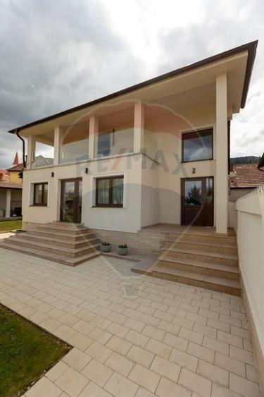 Proprietate specială, de 120 mp, în Rășinari