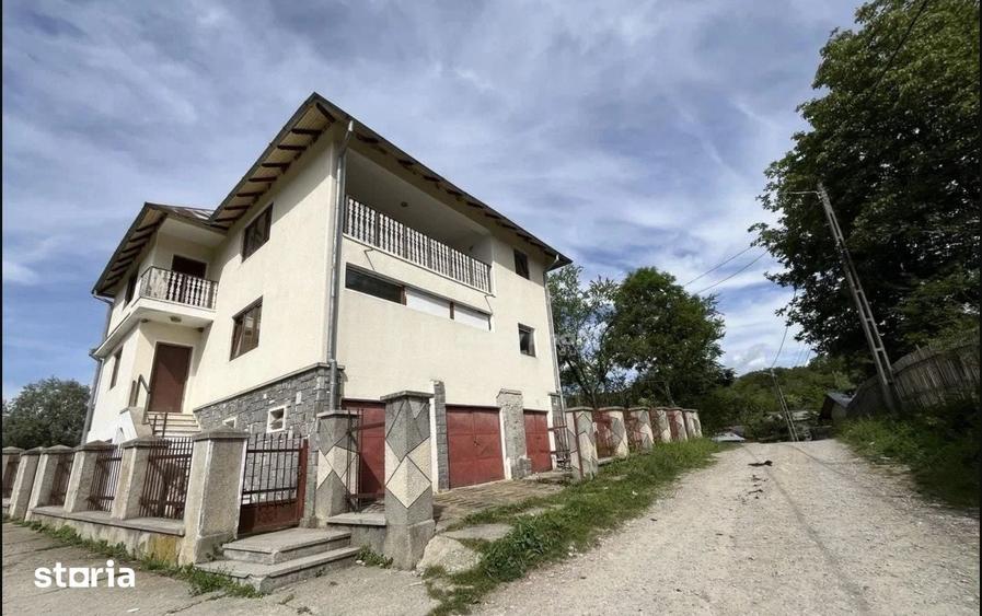 Casă cu 6 camere cu Teren 522 Mp în Central