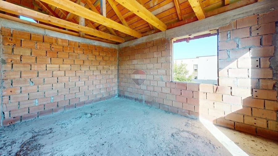 Casă individuală cu 5 camere cu Teren 1000 Mp în Cristian