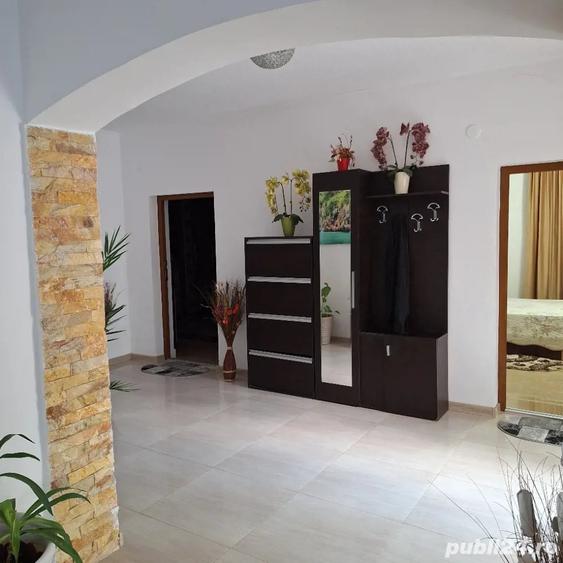 Casă cu 5 camere cu Teren 1600 Mp în Petroasa Mare