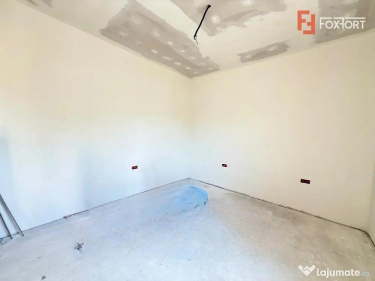 Casă cu 5 camere cu Teren 348 Mp în Săcălaz