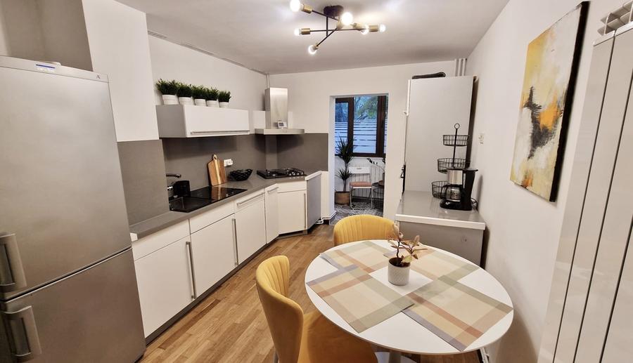 Apartament cu 2 camere semidecomandat, mobilat în Aviației