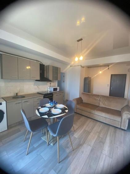 Apartament cu 2 camere semidecomandat, mobilat în Nord