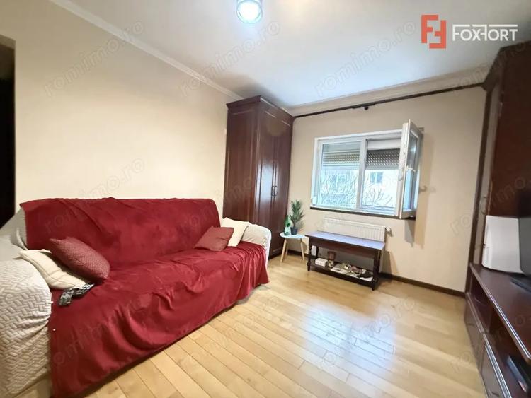Apartament cu 4 camere semidecomandat, mobilat în Bucovina