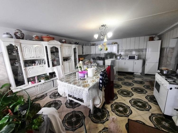 Casă individuală cu 12 camere cu Teren 1050 Mp în Steaua