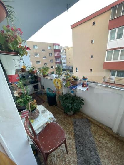 Apartament cu 5 camere decomandat, mobilat în Tractorul