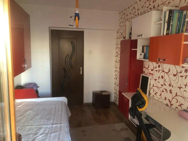 Apartament cu 3 camere decomandat în Păcurari