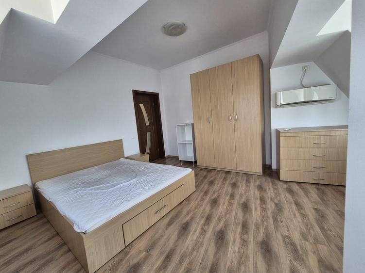 Apartament cu 4 camere semidecomandat în Fundeni