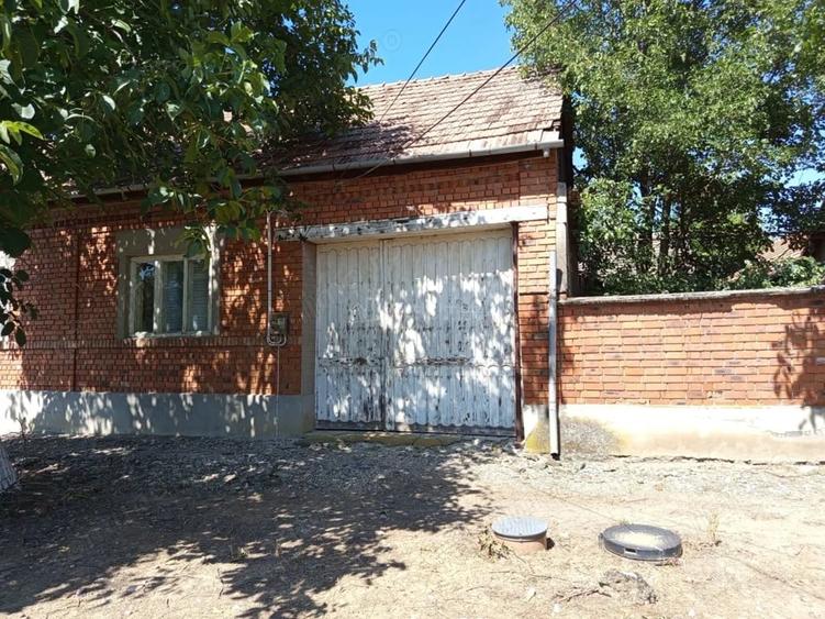 Casă cu 5 camere cu Teren 1439 Mp în Iam