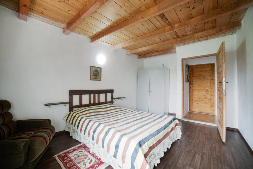 Casă individuală cu 5 camere cu Teren 1364 Mp în Brebu