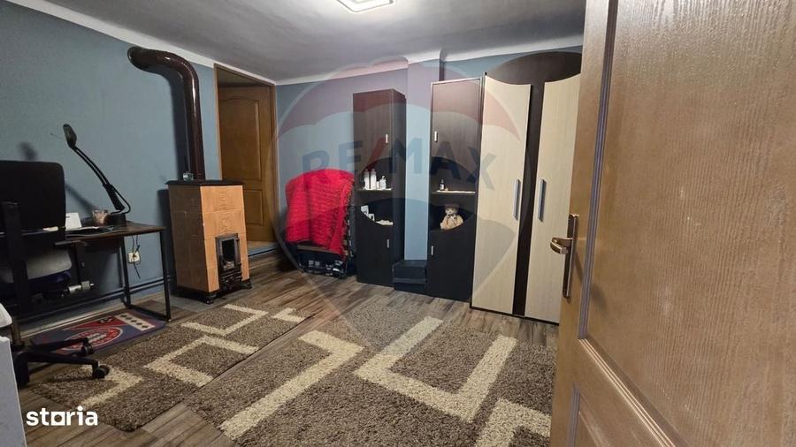 Casă cu 3 camere cu Teren 250 Mp în Central